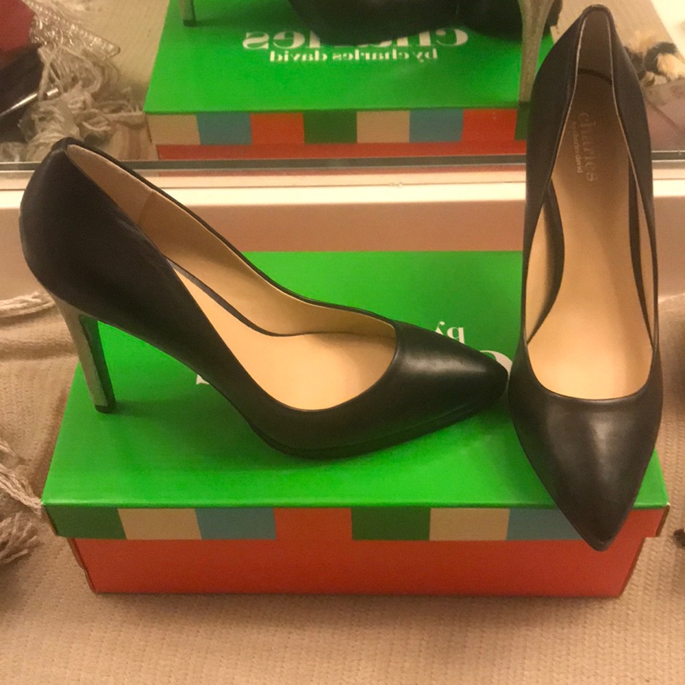 Charles David Portal black heel gold heel 8 m